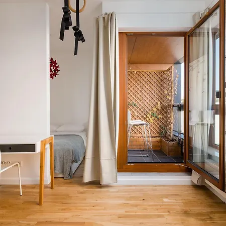 Metro Wierzbno Inviting By Bookinghost