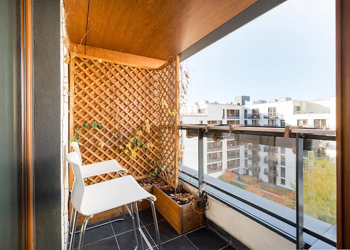 Metro Wierzbno Inviting By Bookinghost *