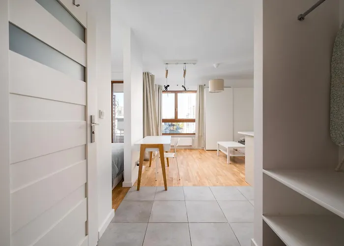 Metro Wierzbno Inviting By Bookinghost Apartment