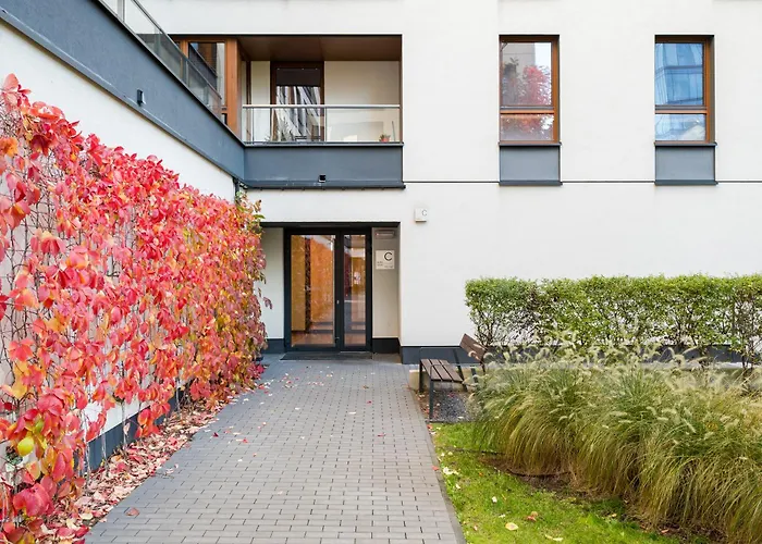 Metro Wierzbno Inviting By Bookinghost *