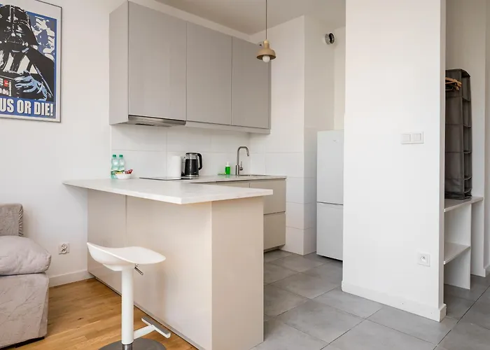 Metro Wierzbno Inviting By Bookinghost