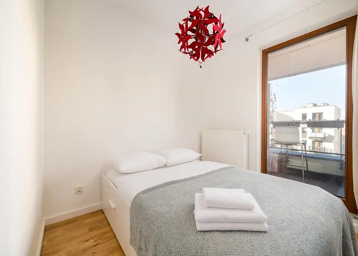 Metro Wierzbno Inviting By Bookinghost